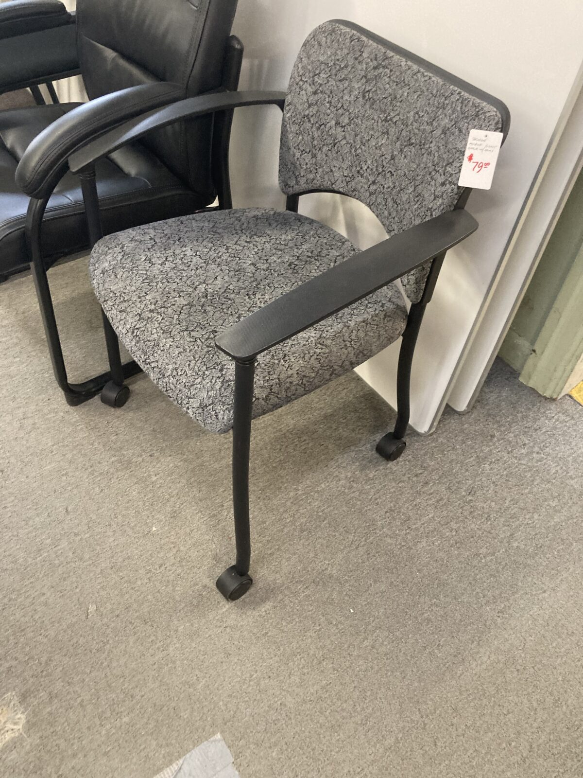 Used-Teknion Amicus Mobile meeting chair w arms (9)